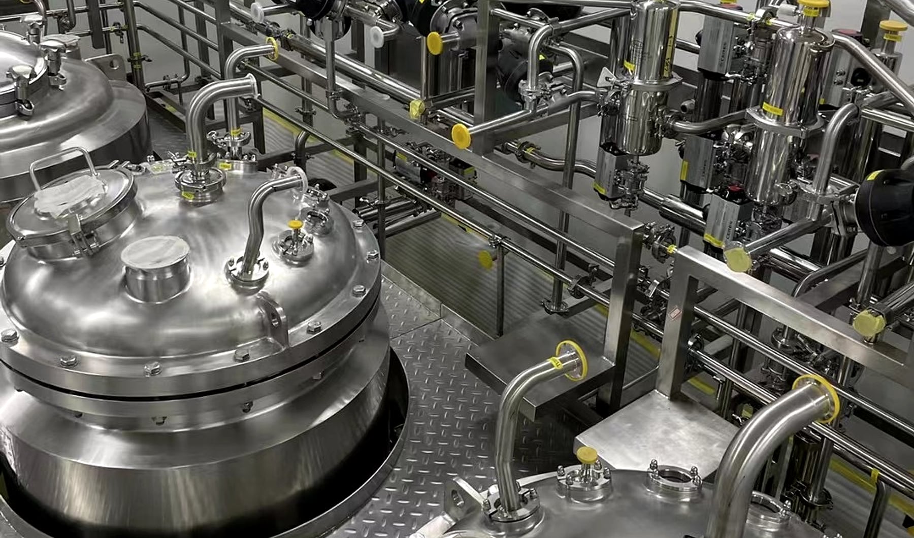 Real stainless buffer tanks with sanitary piping and top access